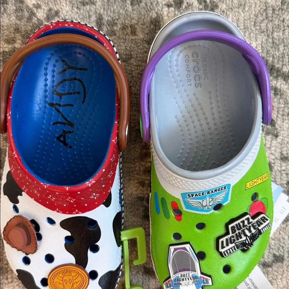 CROCS Kids Toy Story Mix-Matched Clog buzz and woody c10
